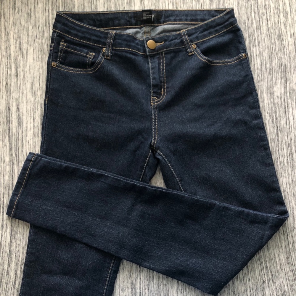NEVER USED F21 JEANS (SIZE 28)